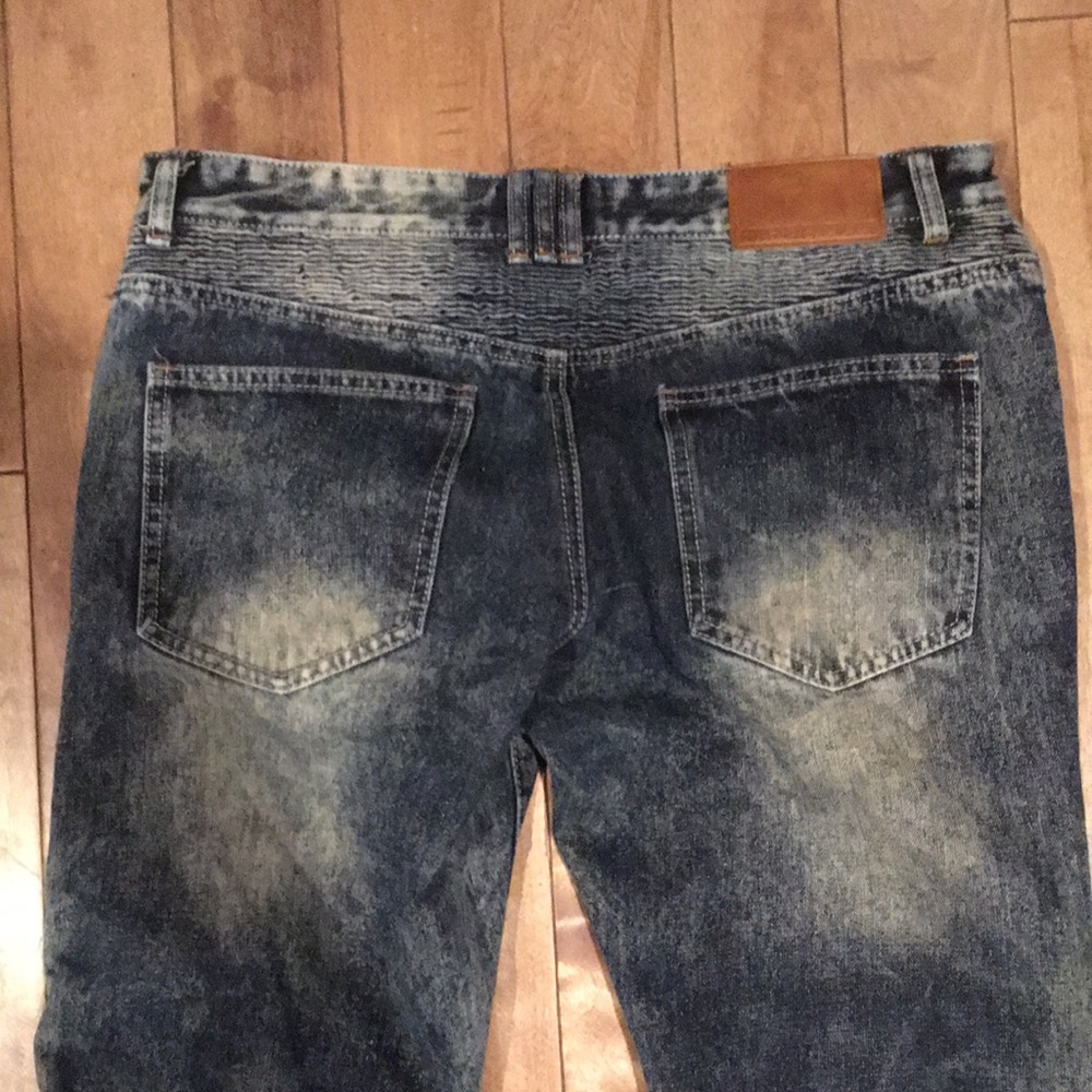 Distressed Jeans - Picture 6 of 8